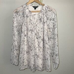 Vera Wang blouse New Condition